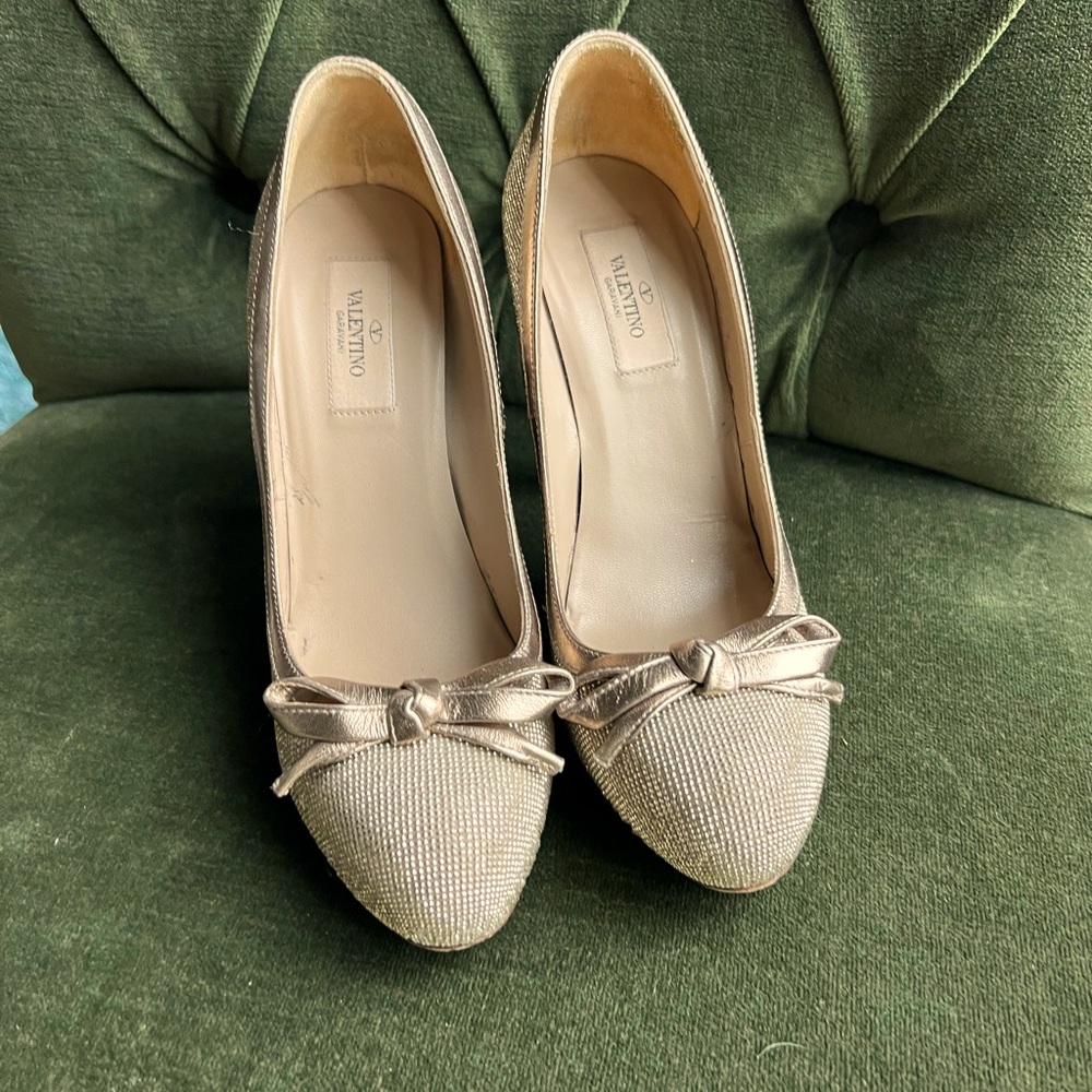 Valentino Garavani gold to warm rose gold pumps